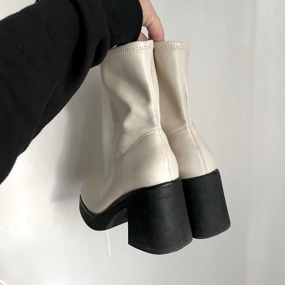 Retro White Platform Heeled Boots - Picture 4 of 4